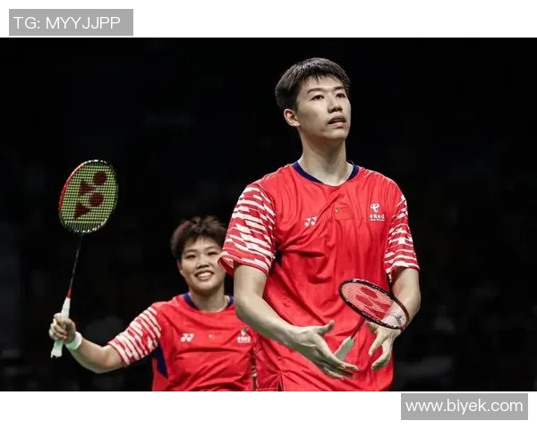 武汉羽毛球队在全国锦标赛中以72分高居积分榜首位展现强劲实力